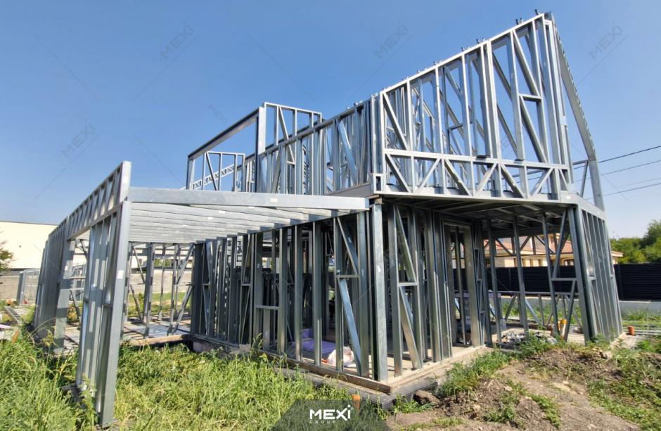 construire casă cu mansardă şi carport