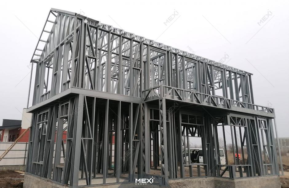 Construcţie de casă cu etaj
